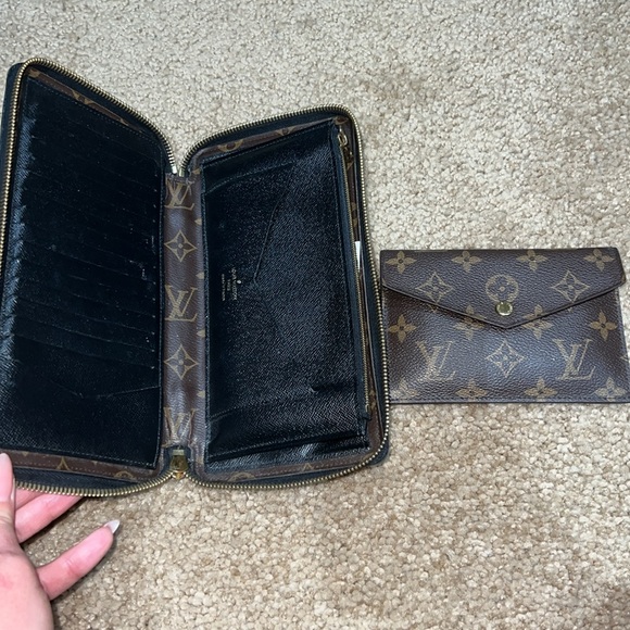 Louis Vuitton Monogram Daily Organizer in Noir - Picture 4 of 7